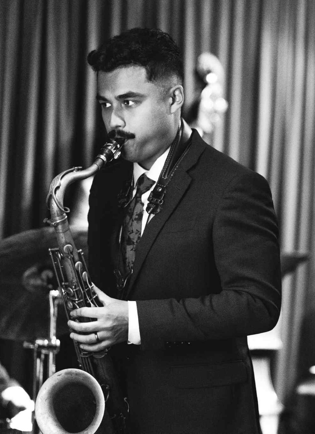 Iban Lee playing tenor saxophone on stage